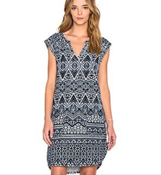 Velvet by Graham & Spencer Dresses & Skirts - VELVET by GRAHAM & SPENCER CARUSA PRINTED FRENCH TERRY SHORT SLEEVE DRESS MEDIUM
